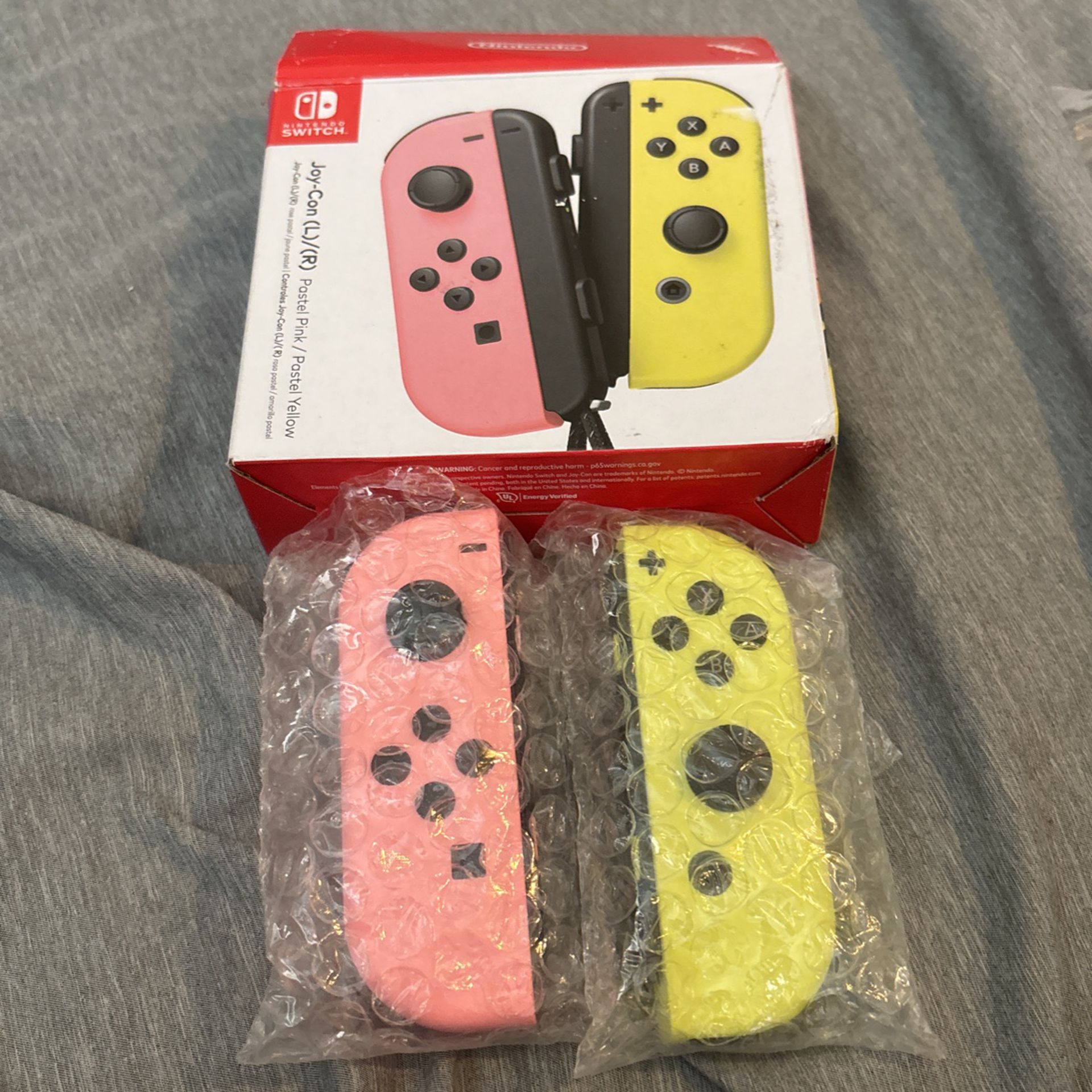 Nintendo switch Joy Con Pastel Hello and Link 