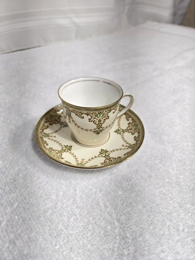 Set of 8 Elegant Bone China Floral Teacups & Saucers with Gold Trim