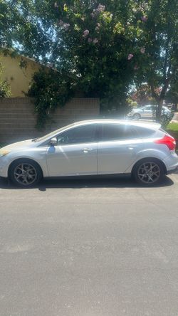 2013 ford focus se mechanics special or for parts.