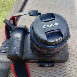 Canon EOS 6D with attachable light