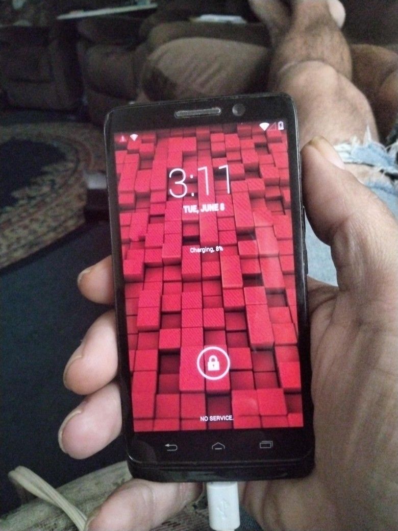 Like New Motorola Droid Cell Phone