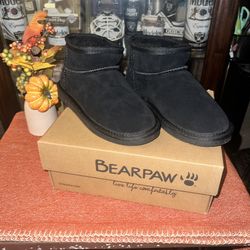 Girls Black BearPaw Boot Size 2Y