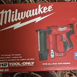 MILWAUKEE  M18 21DEGREE FRAMING NAILER & M12 23gauge Pin Nailer 