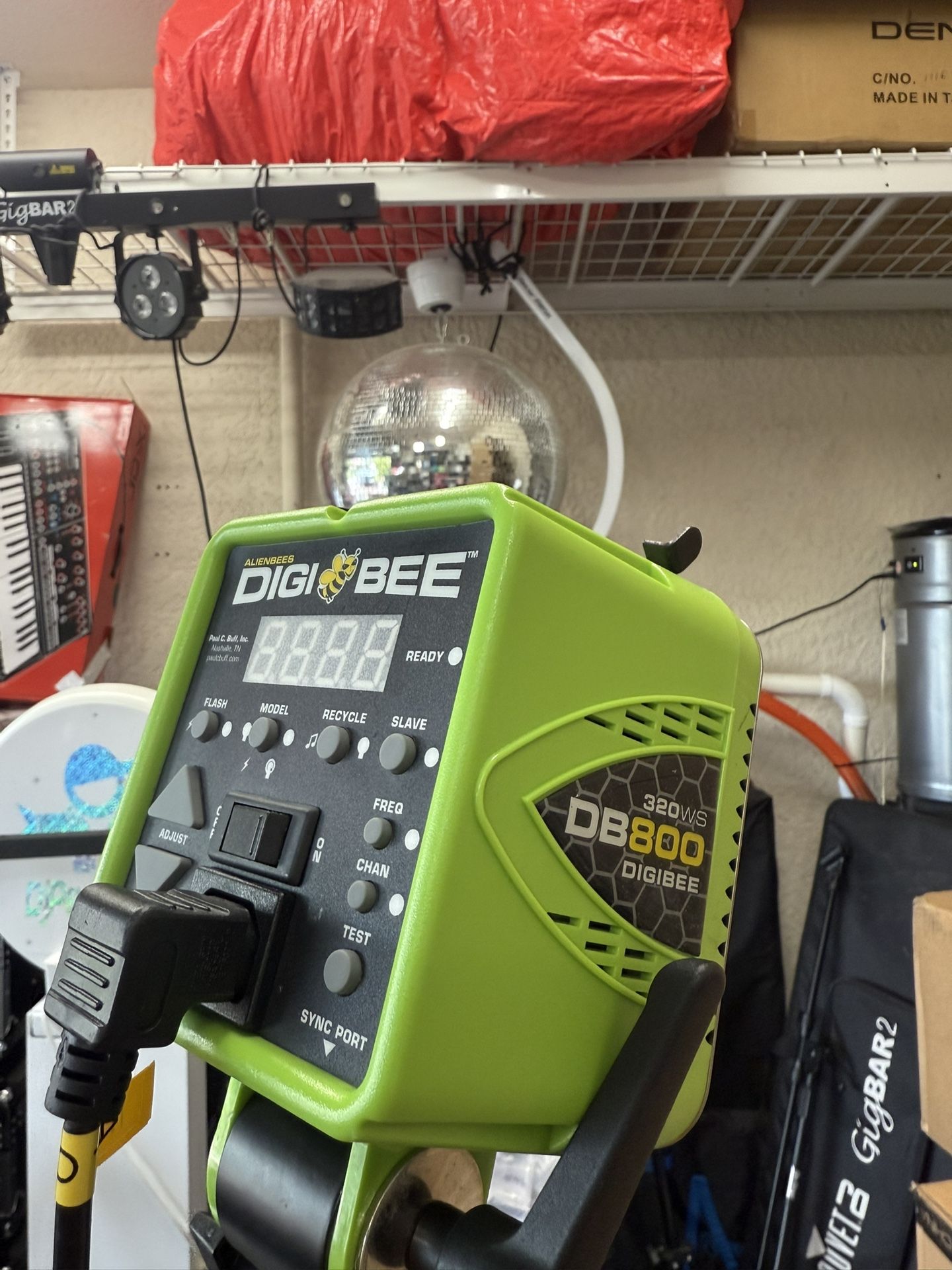  📸 DigiBee DB800 Flash + Heavy-Duty Pro Stand – Studio-Ready! – $250 OBO