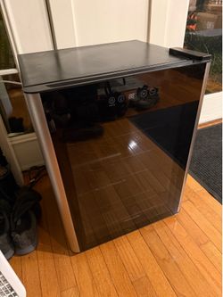 Frigidaire 24-Bottle Wine Cooler