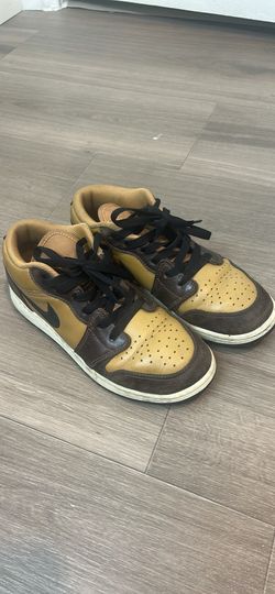Nike air Jordan 1 low size4y