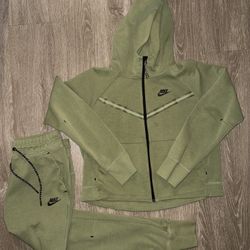 Nike Women’s Tech Fleece $100 