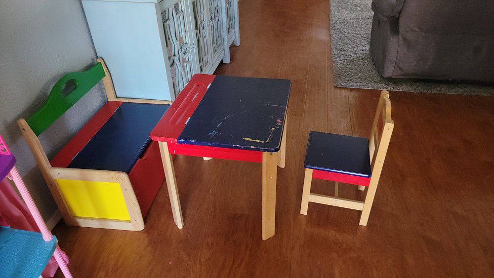 Kid's Desk With Storage 