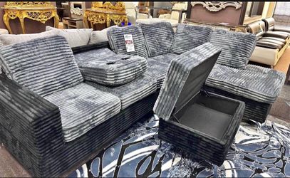 NEW SECTIONAL SOFA WITH OTTOMAN AND FREE PAY ON ARRIVAL