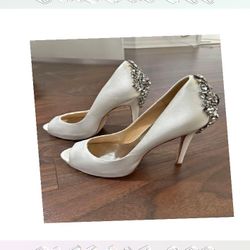 Party Clothes Glow with Elegant and Trendy Looks and analysis