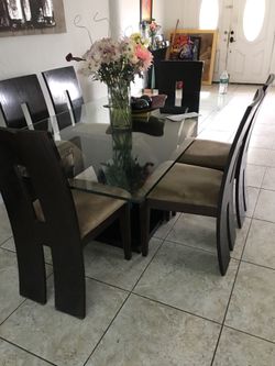 Table with 6 chairs