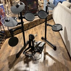 Yamaha Electric Drum Set