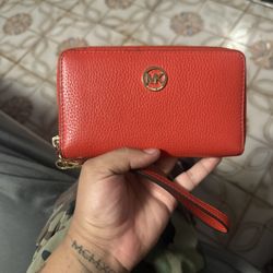 Micheal Kors Wallet 25$ OBO