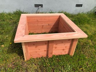 Custom made privacy wall Garden bed raised elevated planter box with legs 3 4 5 6 ft long cedar redwood