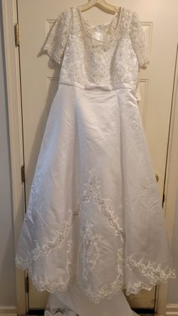 Wedding Gown Size 22 New  $200