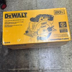 DEwalt Circular Saw