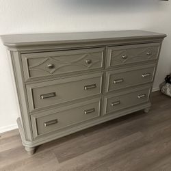 Vanity Dresser 