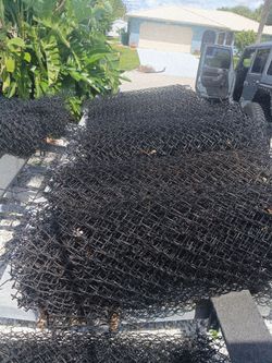 4' - Black chain link fence