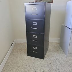 🗂️ 2 Metal Filing Cabinets – $100 for Both – Must Go!