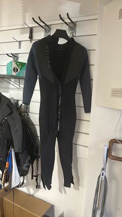 O’Neill surf wetsuite