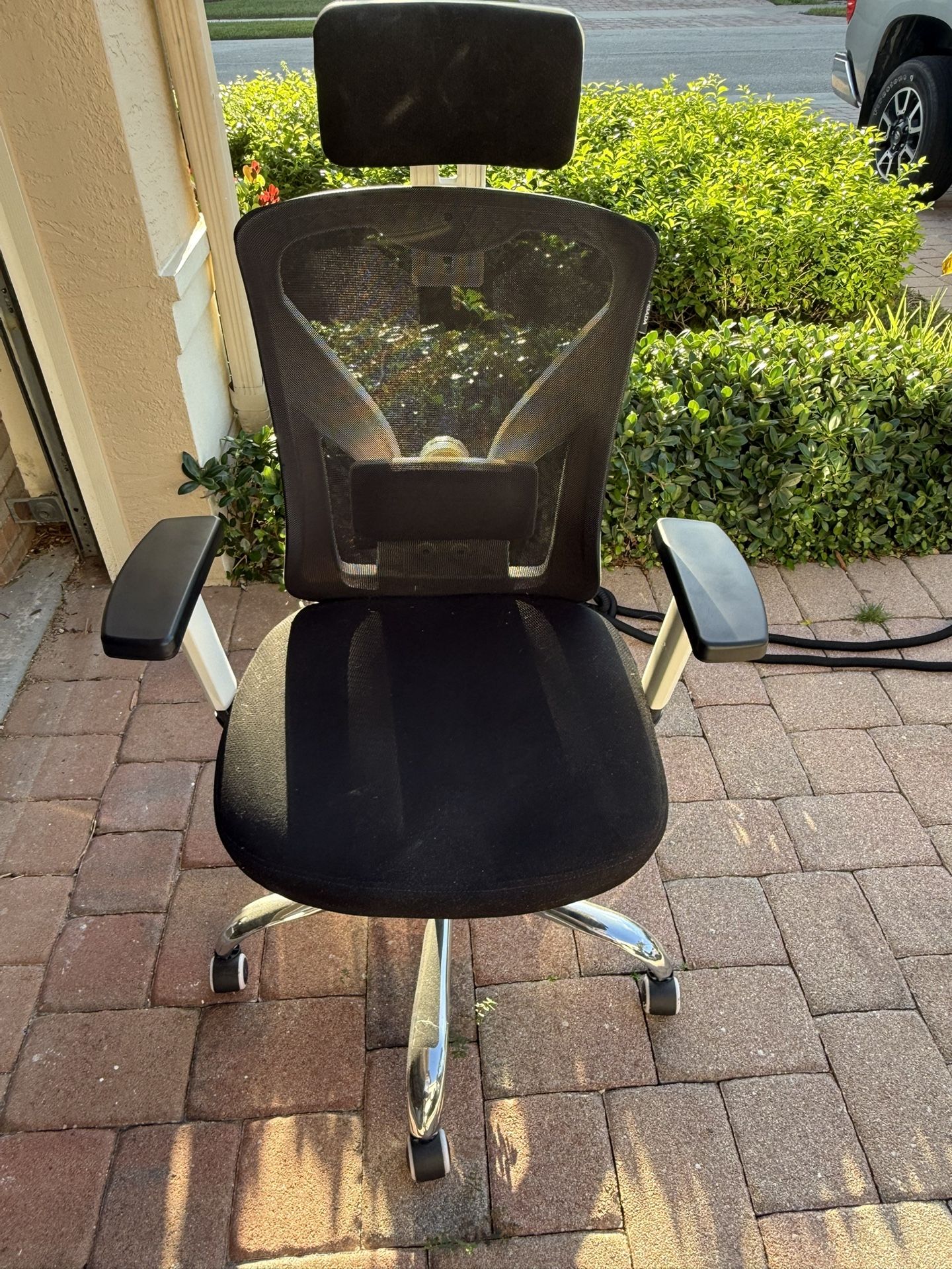 Nice desk/computer chair