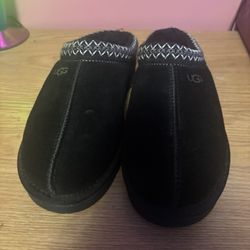 Black Ugg slippers 