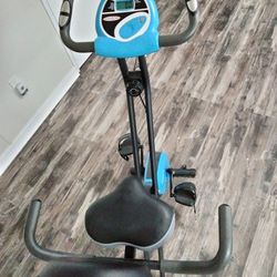 EXERCISE BIKE/ MONITOR WORKS AND TENSION KNOBS WORK/STAPS ON BOTH PEDDLES TO HOLD YOUR FEET IN/ FOLDS UP/ 