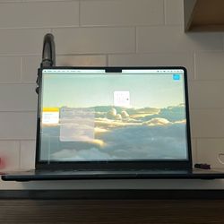 MacBook Air M2 (2022) - 8gb/256gb - Excellent - Charger