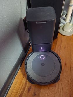 iRobot Roomba RVD-Y1
Self-Emptying Robot Vacuum
Plus a box of replacement parts