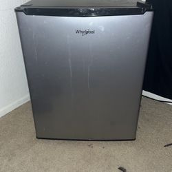 Mini Fridge 