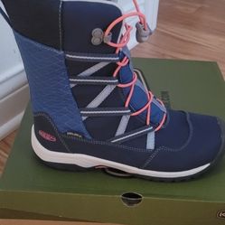 New!! Keen   boots  Sz 4 ( Big Boys)