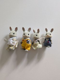 Calico Critters Cottontail Rabbit family