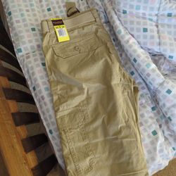 32 X 32 Cargo pants Hiking Outdoor Brand New. Lot Of Pockets Belt