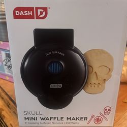 Mini waffle maker skull