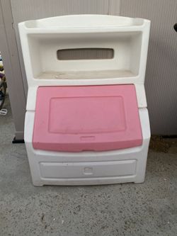 Toy box with bookshelf