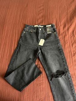 New Women’s Levi’s