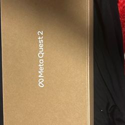 META QUEST 2 Used New Batteries A Little Scratch