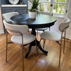 Round Table and 4 Chairs 