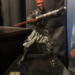 Darth maul staue