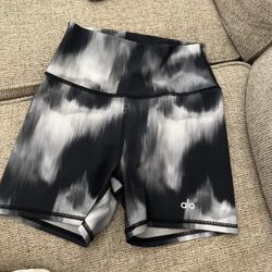 Alo Yoga shorts 