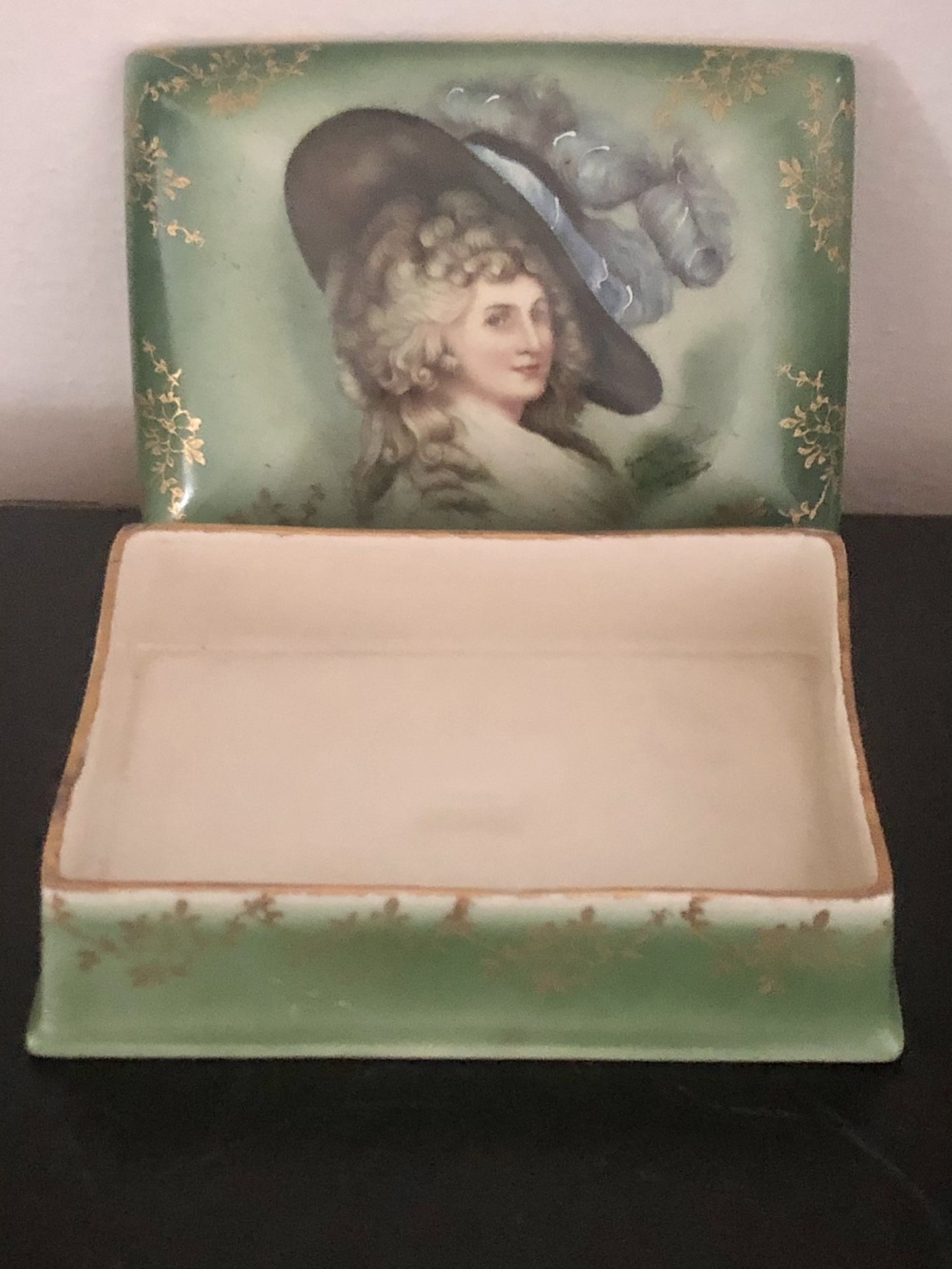 Vintage Gainsborough by Jon Peters Victorian Elegant Lady jewelry trinket box Amsterdam, Holland by Zapun