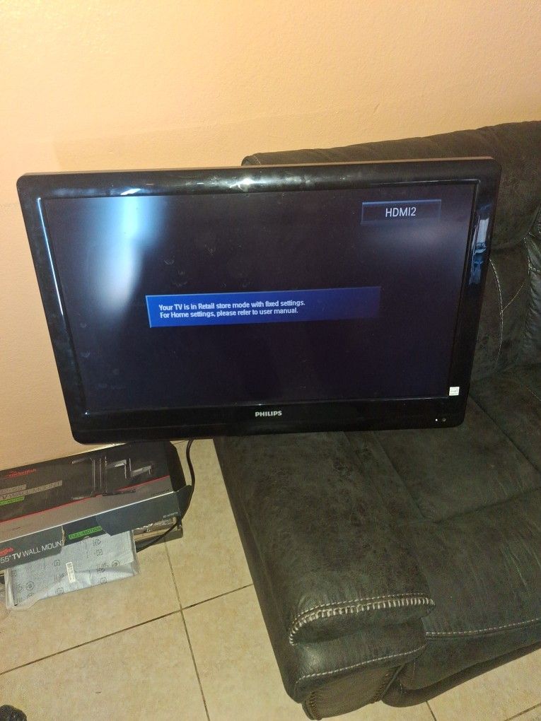 Phillips Flat Screen 32inch Tv with wall Mount