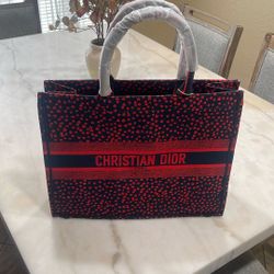 Fashion Christian Dior Tote Up For Sale brand new 🔥🔥🔥🔥🔥🔥