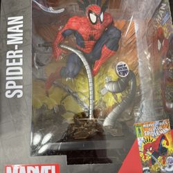 MARVAL FANTASTIC 4 COLLECTABLE FIGURES  DEADPOOL SPIDER-MAN, SILVER SURFER, THE PUNISHER, IRON MAN.   Each box is 12 inches tall, Each figure comes wi