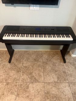 Yamaha Digital Piano DGX 660 with stand