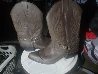 Size 8 womans Charlotte brown distress western boots. Make offer