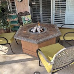 Fire Pit  and  4 Chairs with cushions 🔺