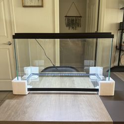 10 Gal Fish Tank With Lid And LED