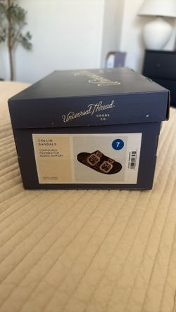 Universal Threads Collin Leopard Sandals NIB