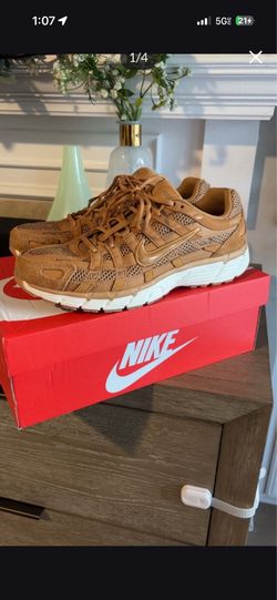 Gold Nike p6000